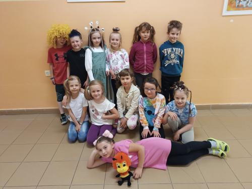 I. B - Světový den včel a Den šílených účesů 